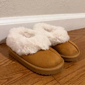 Cozy Tan Slippers with Faux Fur Lining toddler 6